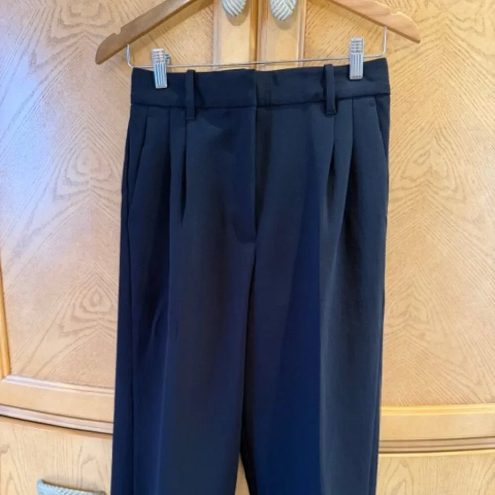 Aritzia Effortless Pant - Picture 2 of 7
